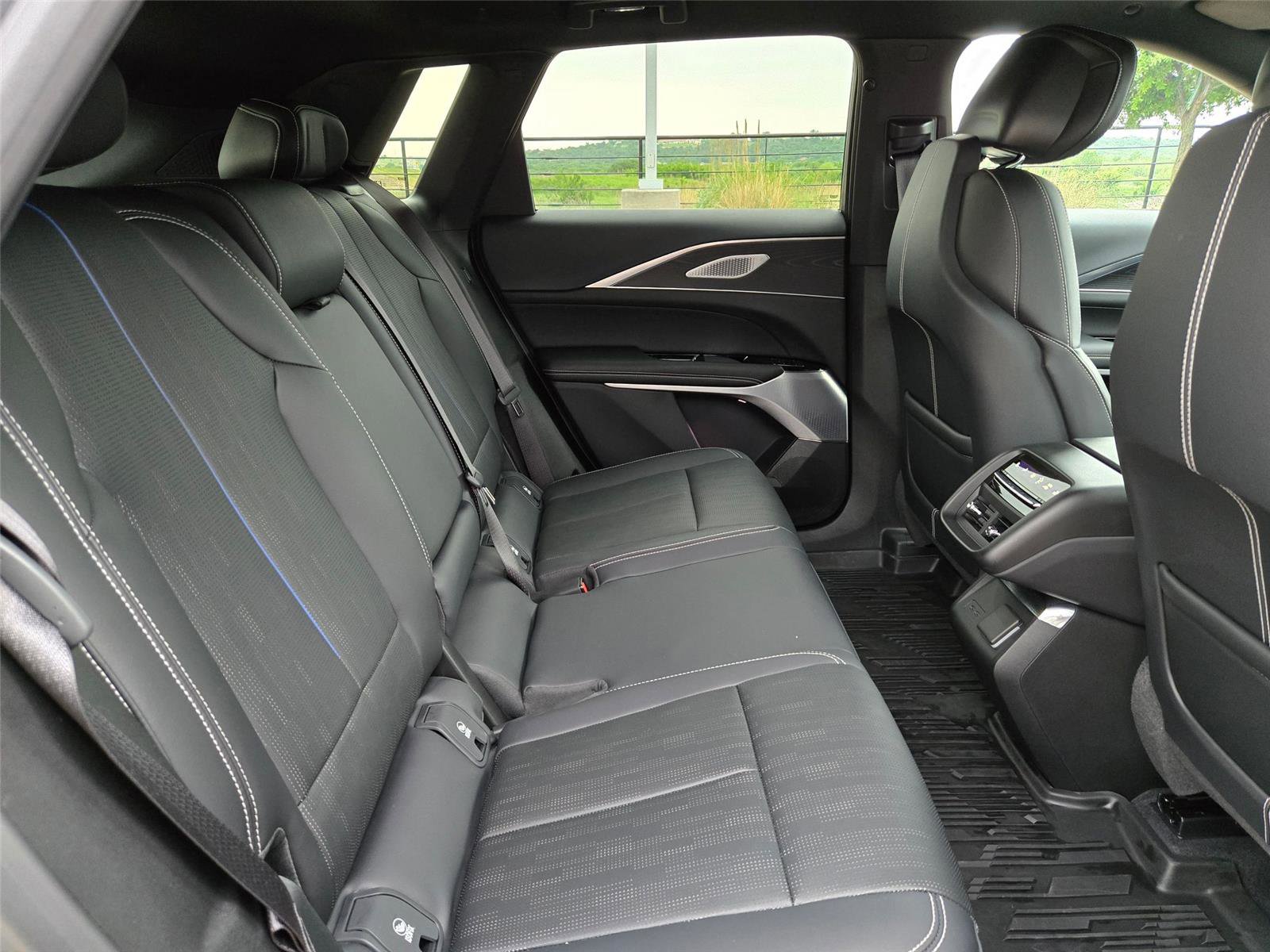 Certified 2025 Cadillac Lyriq Luxury w/ LPO, Floor Liner Package AWD/4WD image 31