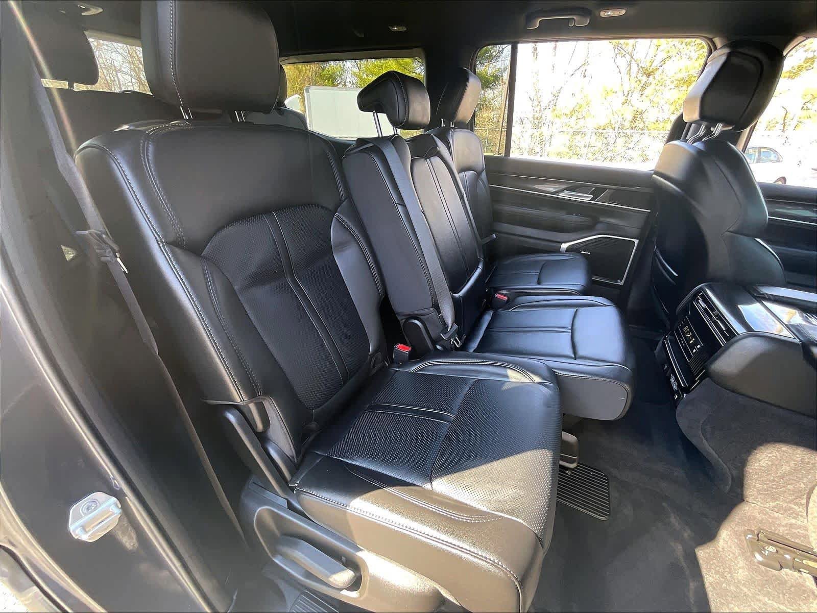 Used 2024 Jeep Wagoneer 4WD image 16