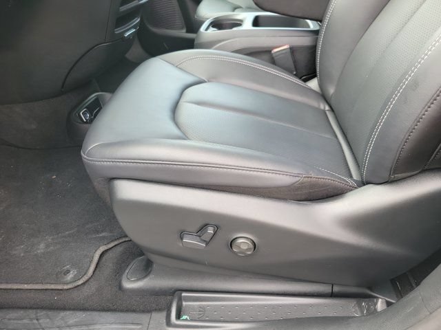 Used 2026 Chrysler Pacifica Select FWD image 12