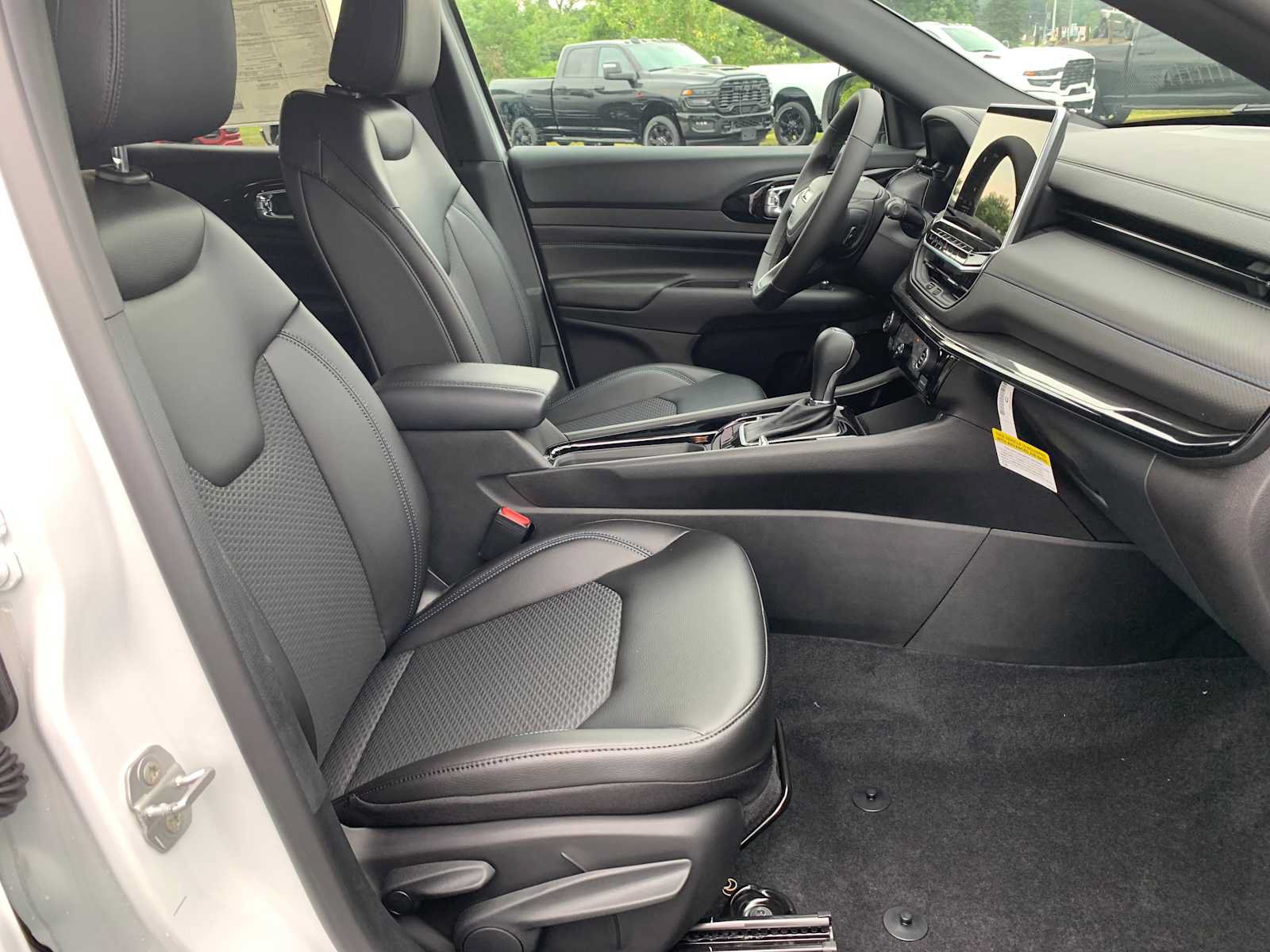 New 2026 Jeep Compass Latitude AWD/4WD image 16