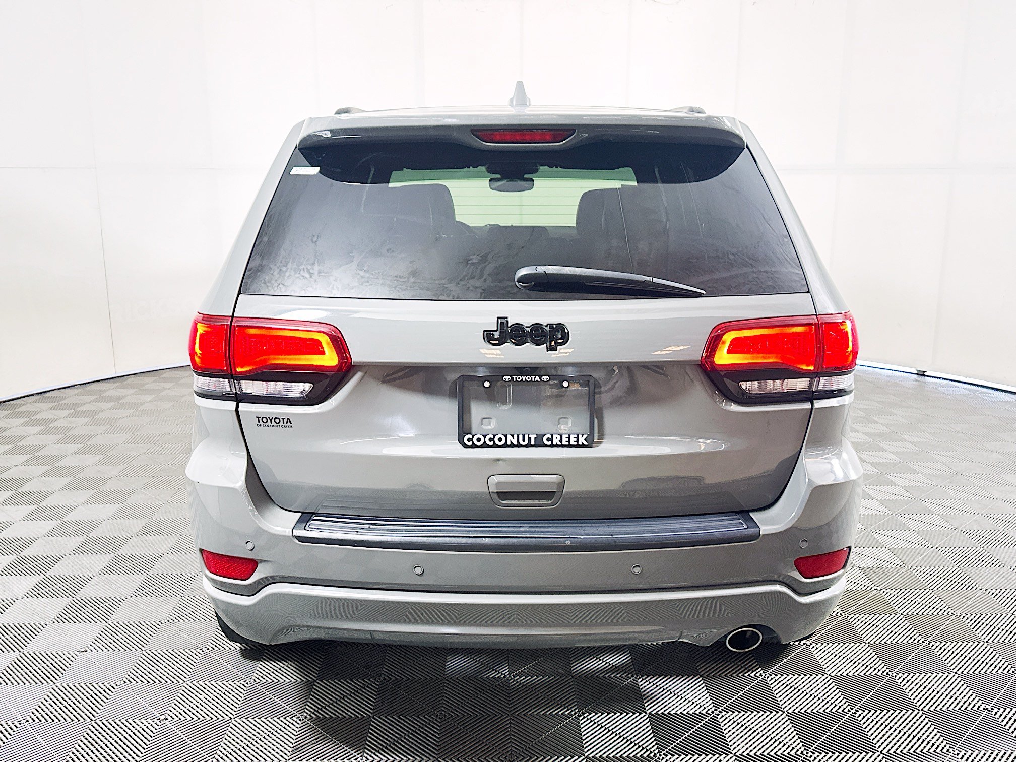 Used 2020 Jeep Grand Cherokee Altitude RWD image 4