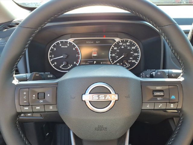 Used 2025 Nissan Rogue SV FWD image 18
