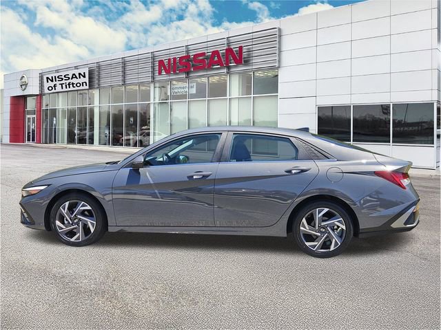Used 2025 Hyundai Elantra Limited FWD image 7