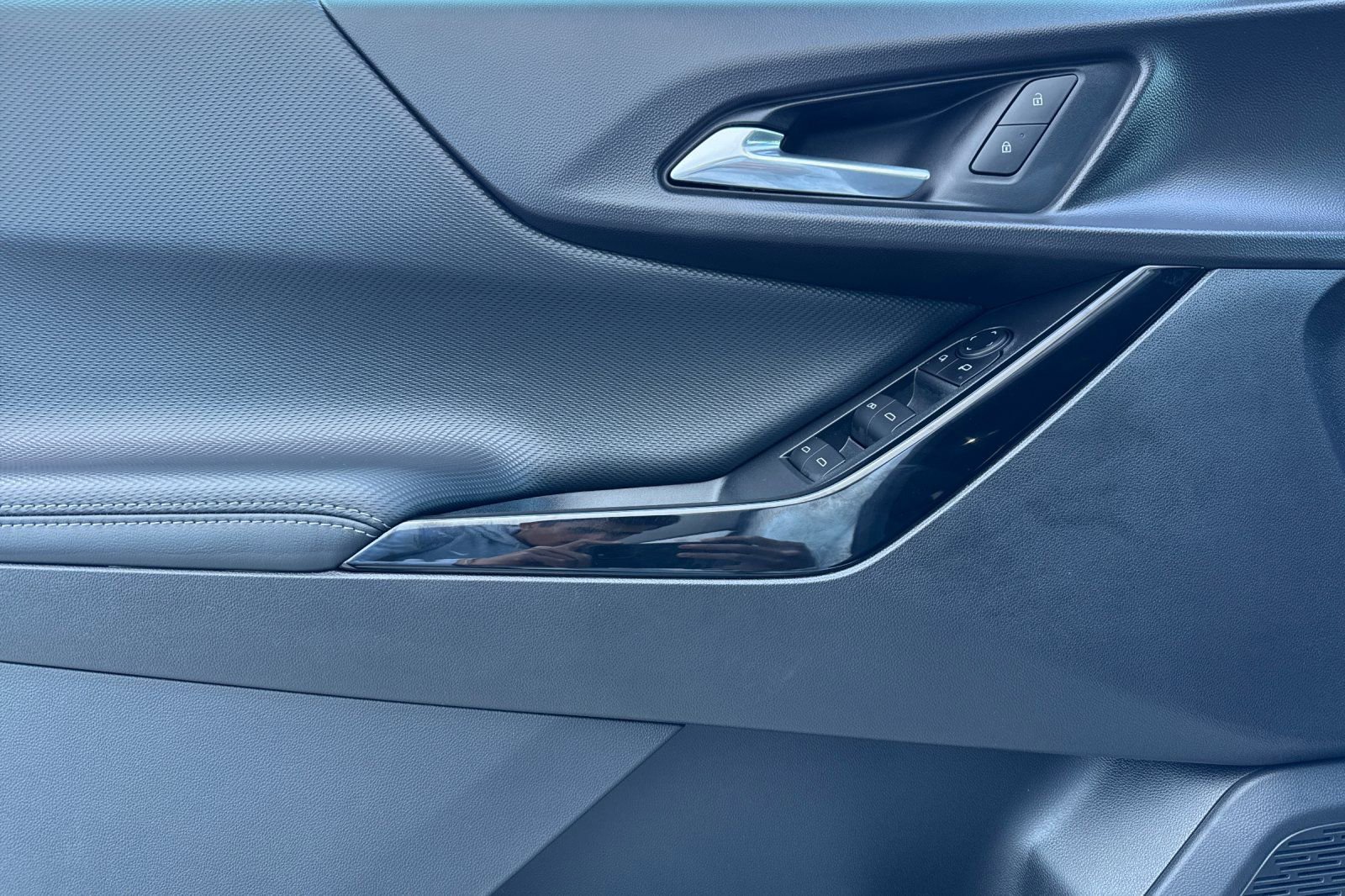 New 2025 Chevrolet Equinox LT FWD image 11