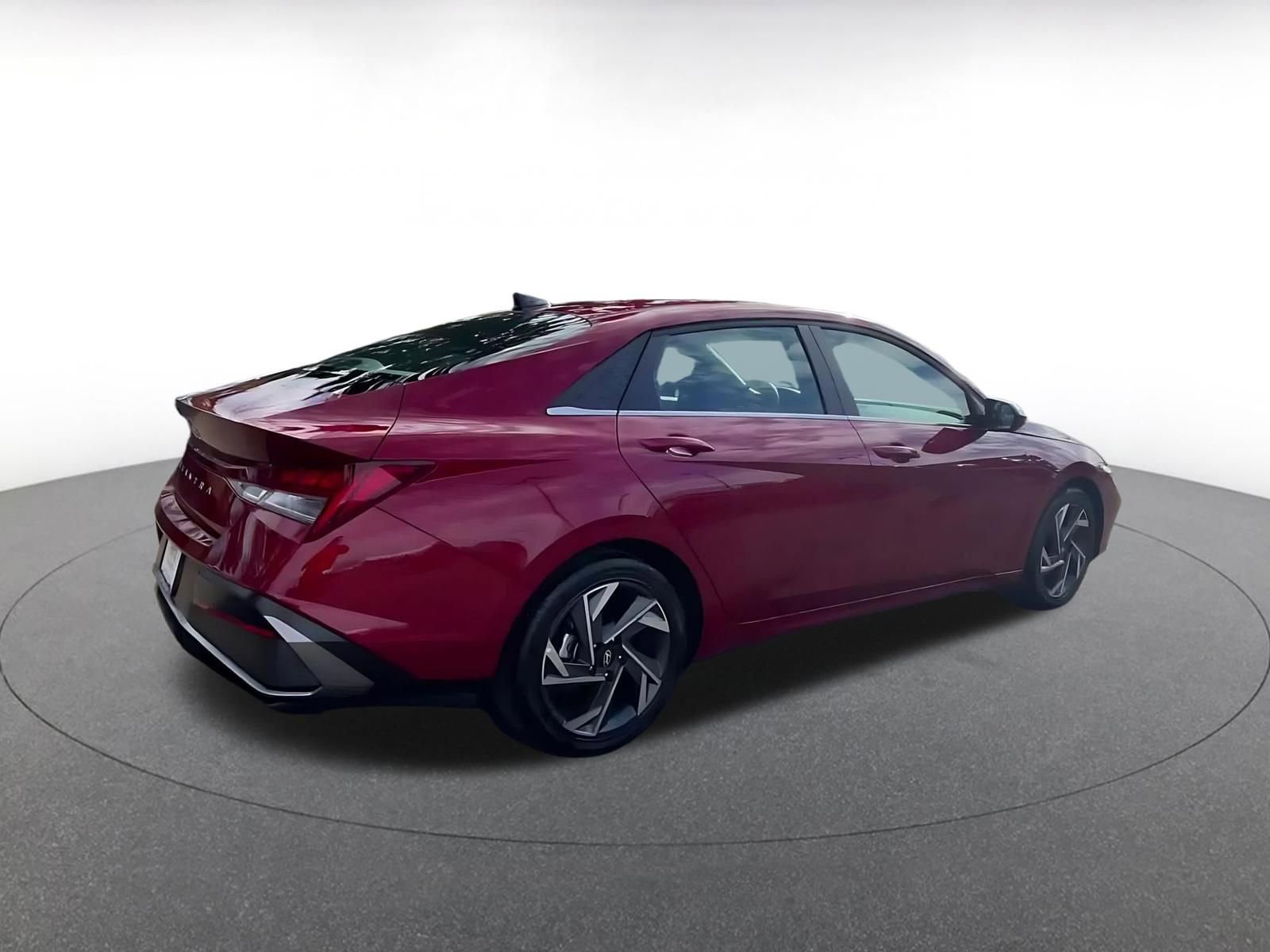 Used 2025 Hyundai Elantra SEL FWD image 14