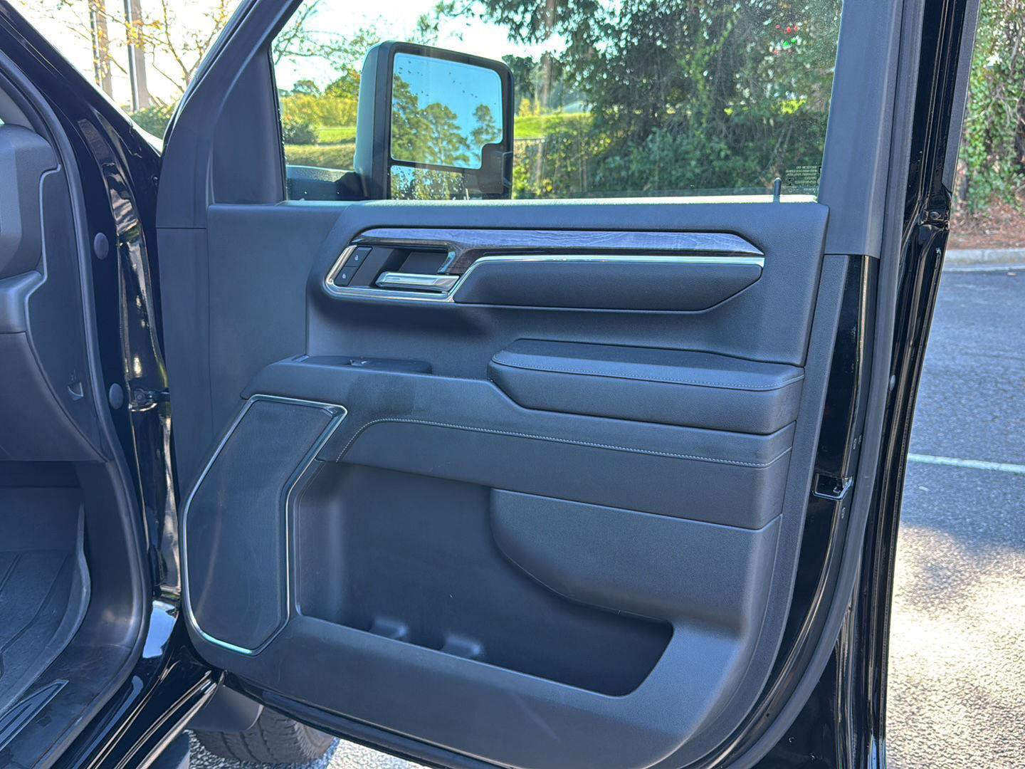 Used 2024 Chevrolet Silverado 2500 LTZ image 12