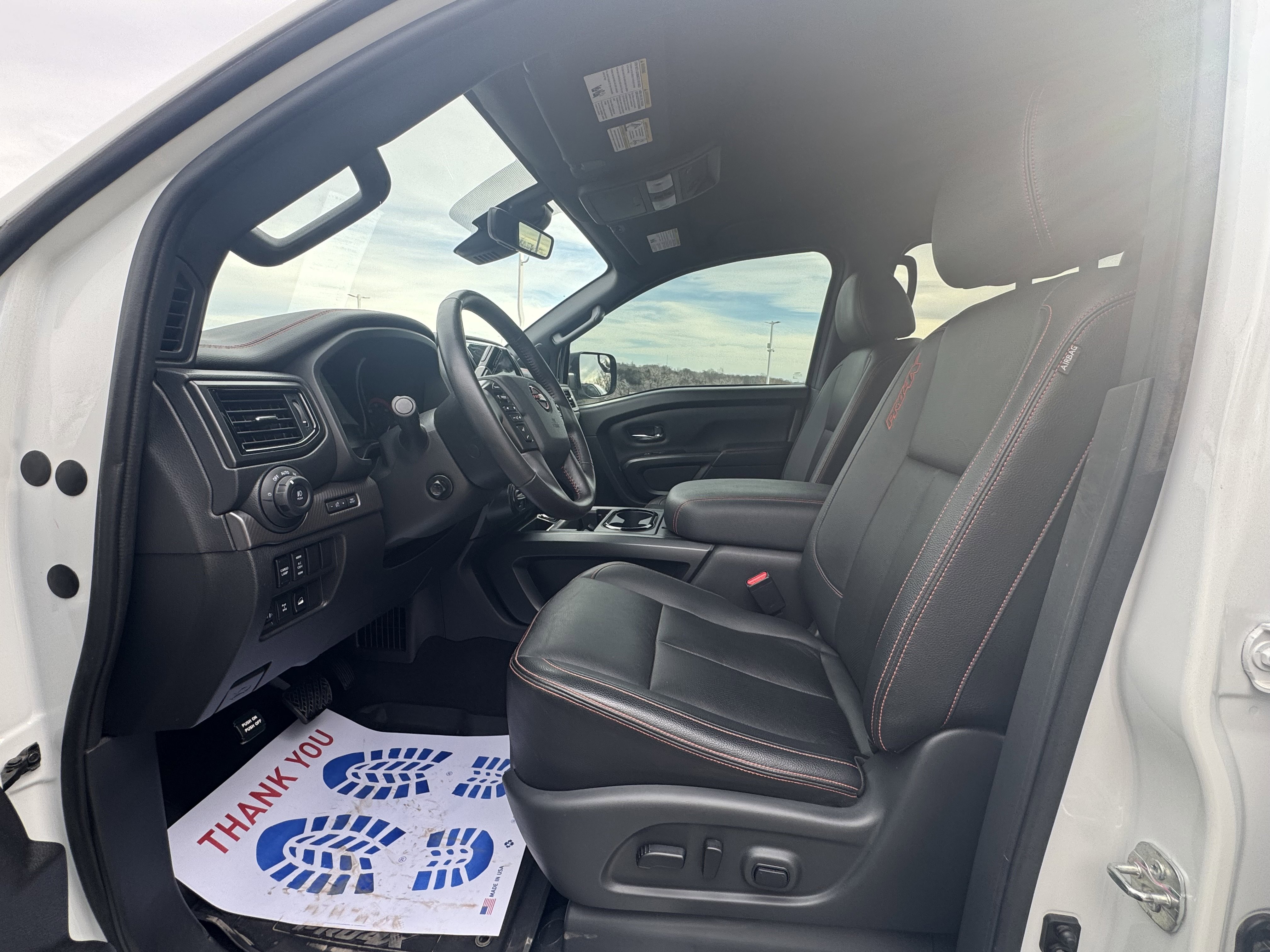 Used 2023 Nissan Titan PRO-4X w/ Pro-4x Convenience Package image 10