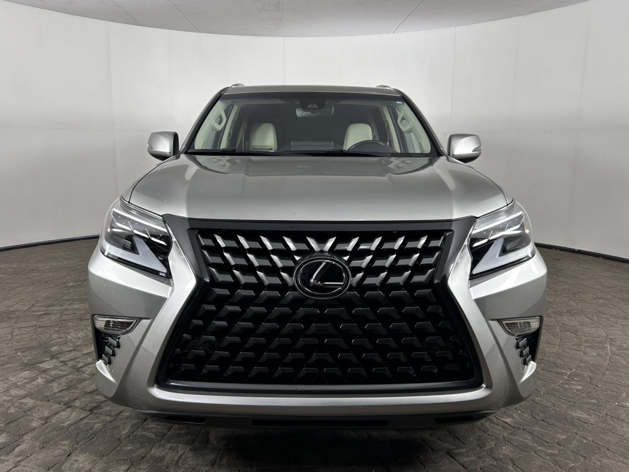 Used 2022 Lexus GX 460 w/ Accessory Package AWD/4WD image 2