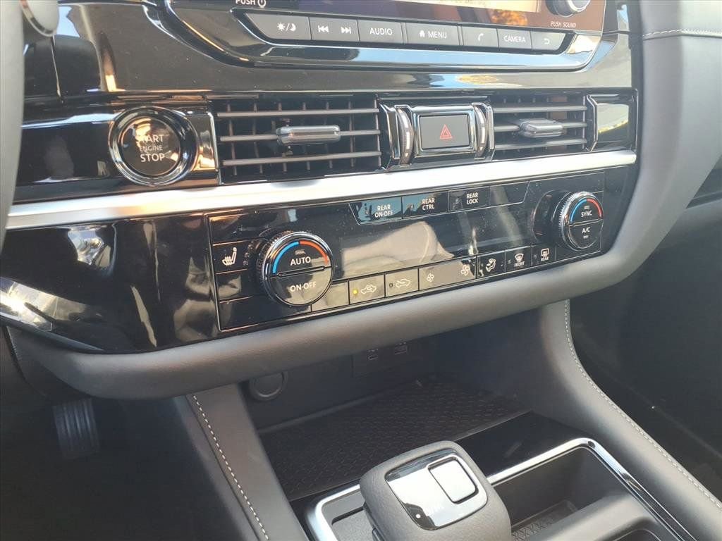 New 2025 Nissan Pathfinder SV image 12