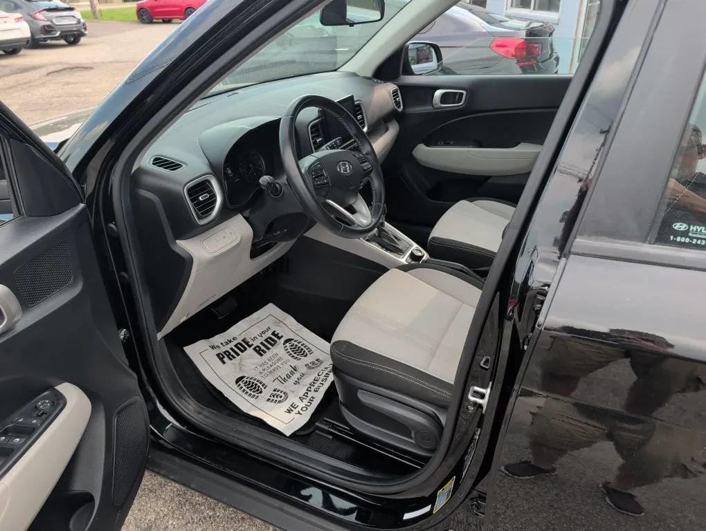 Used 2022 Hyundai Venue SEL FWD image 21