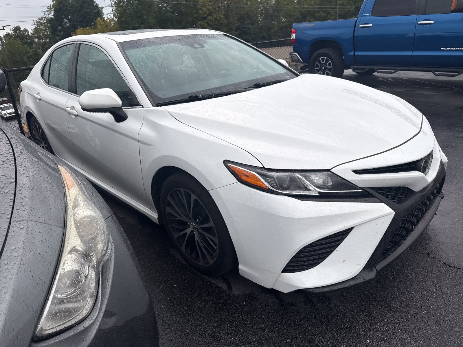 Used 2018 Toyota Camry SE w/ Moonroof Package FWD image 6