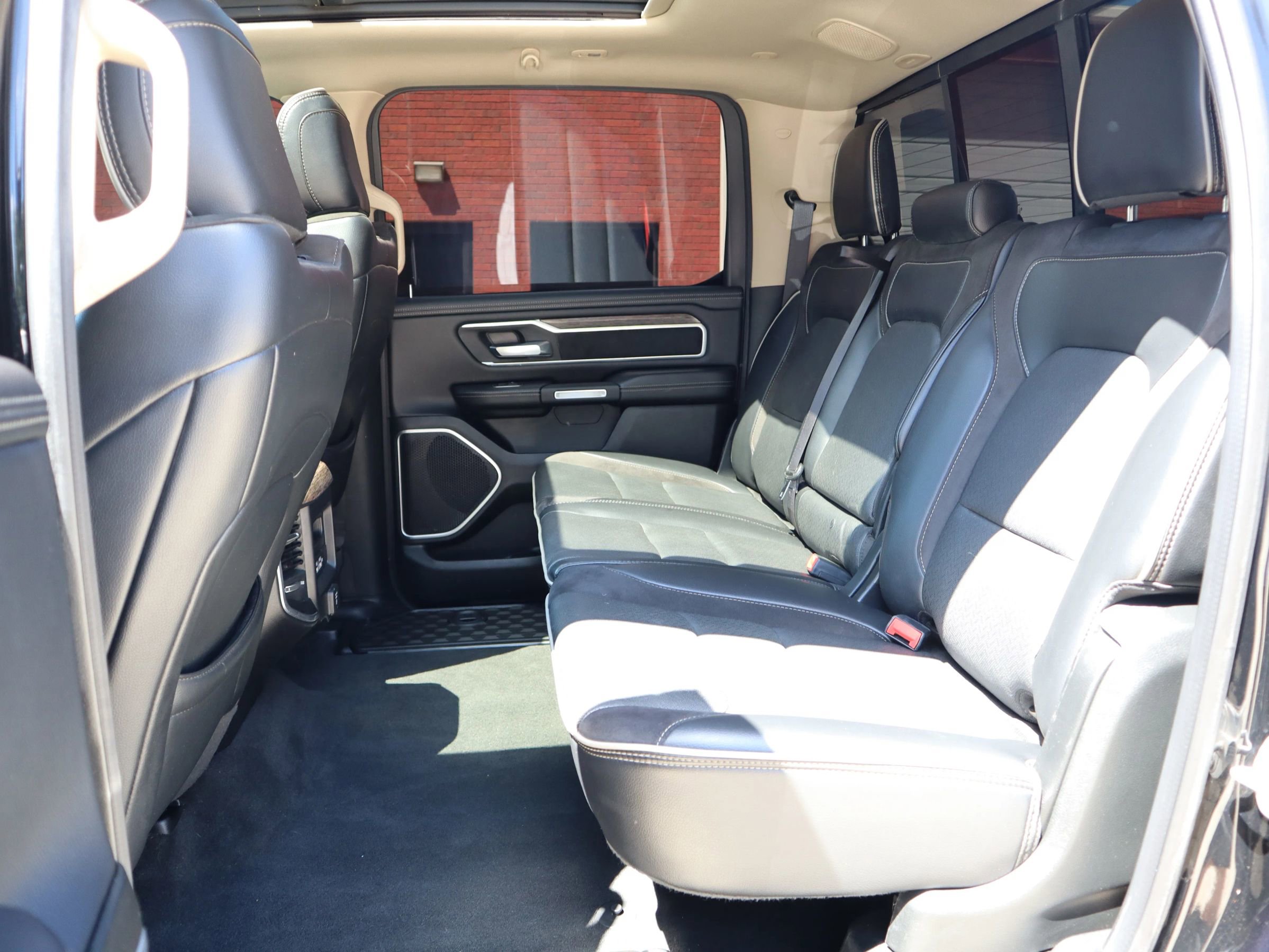 Used 2020 RAM 1500 Laramie image 29