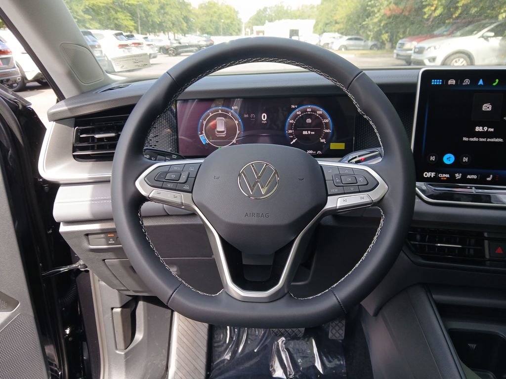 New 2025 Volkswagen Tiguan SE image 14