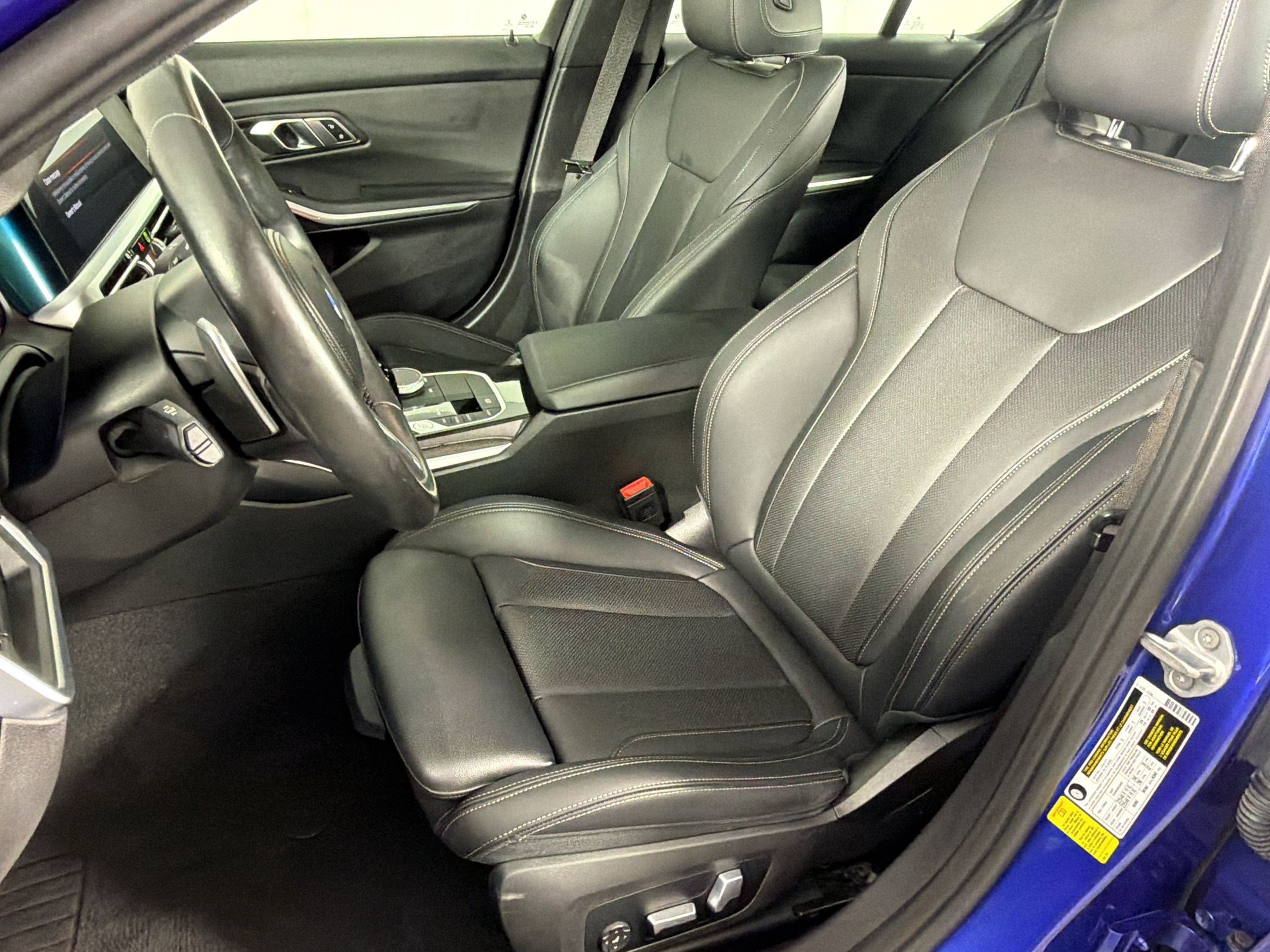 Used 2022 BMW 330i Sedan w/ M Sport Package RWD image 5