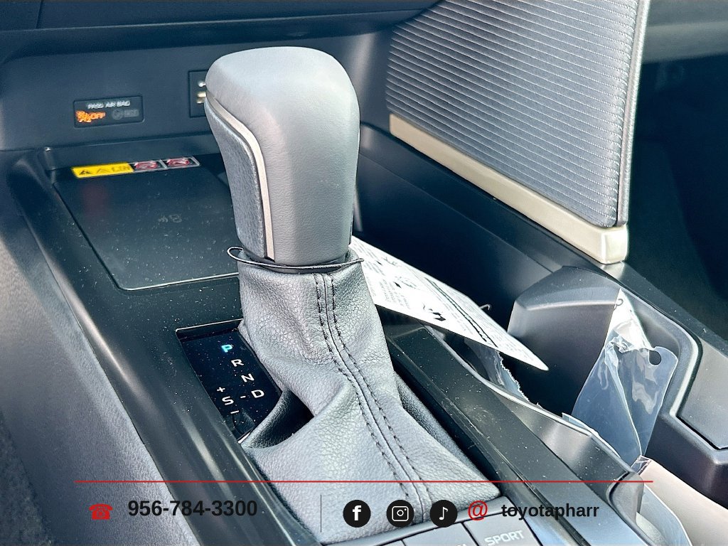 New 2025 Toyota Camry SE w/ Convenience Package FWD image 18