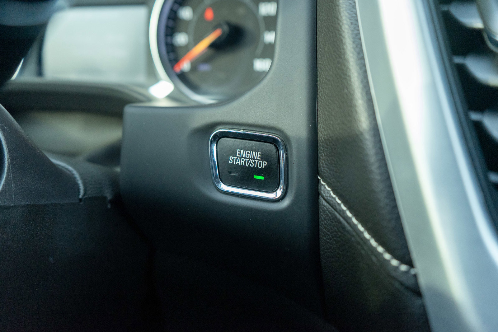 Used 2023 GMC Acadia SLT w/ Preferred Package image 22