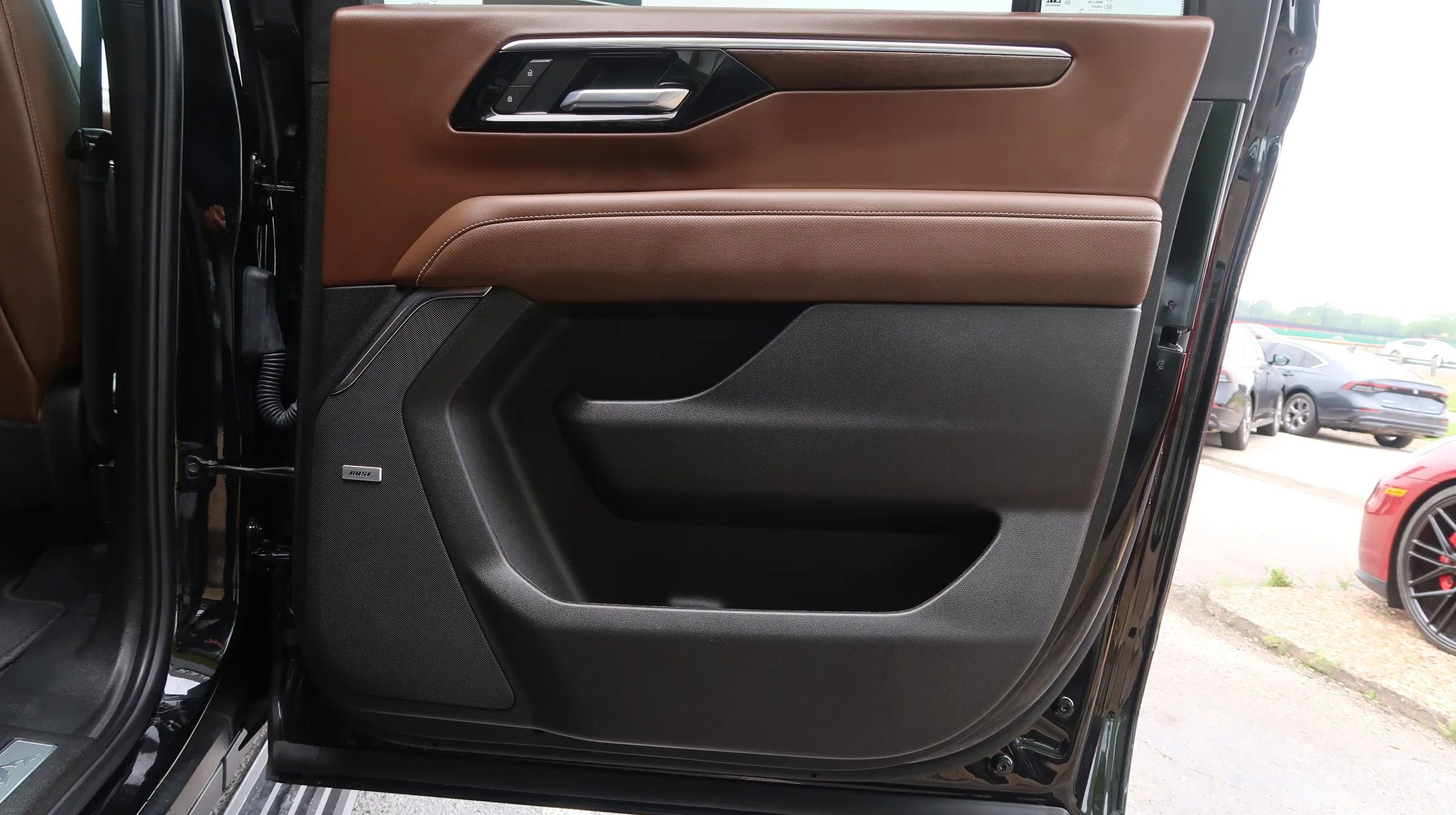 Used 2025 Chevrolet Suburban High Country RWD image 57