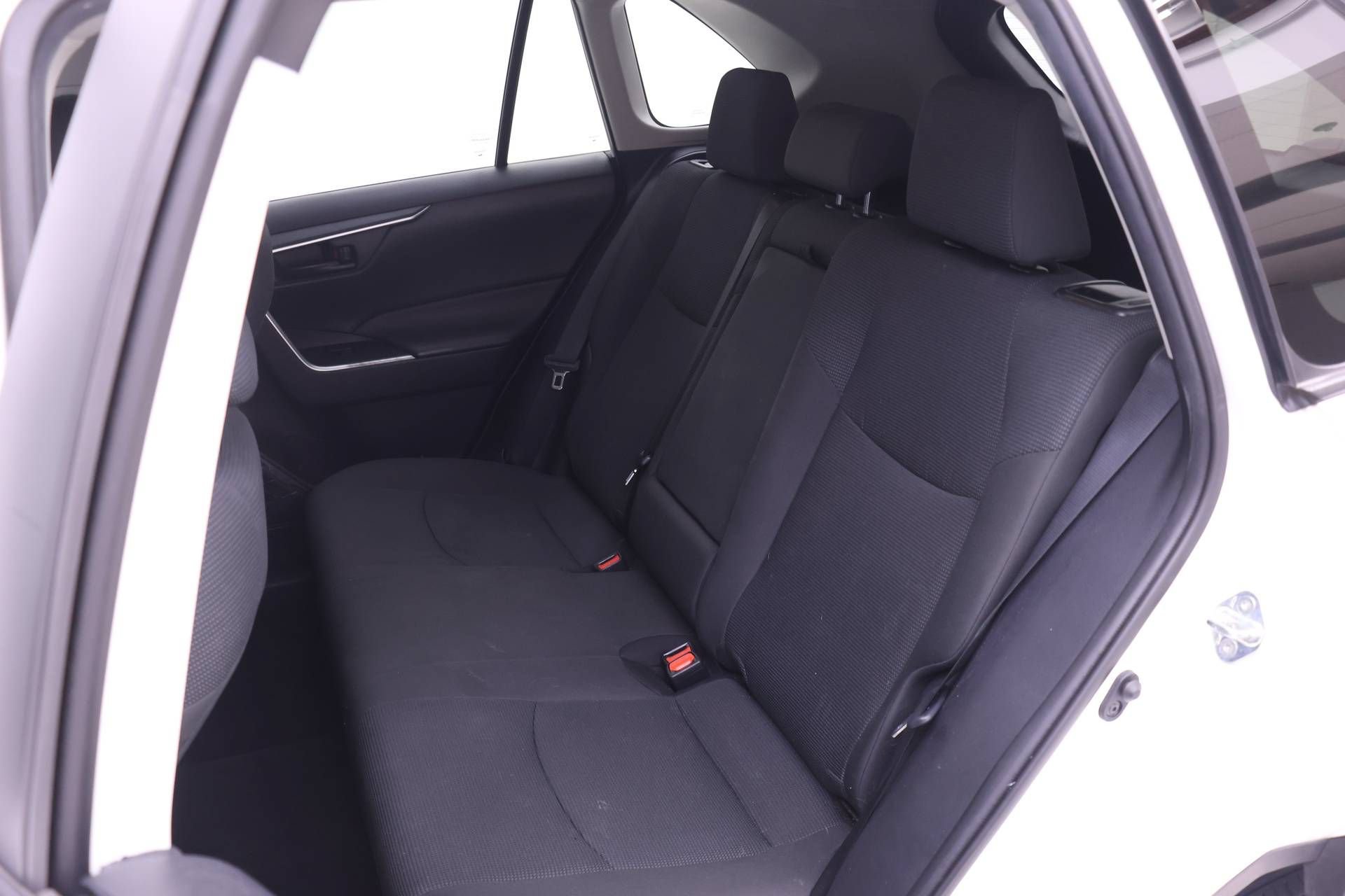 Used 2021 Toyota RAV4 LE AWD/4WD image 10