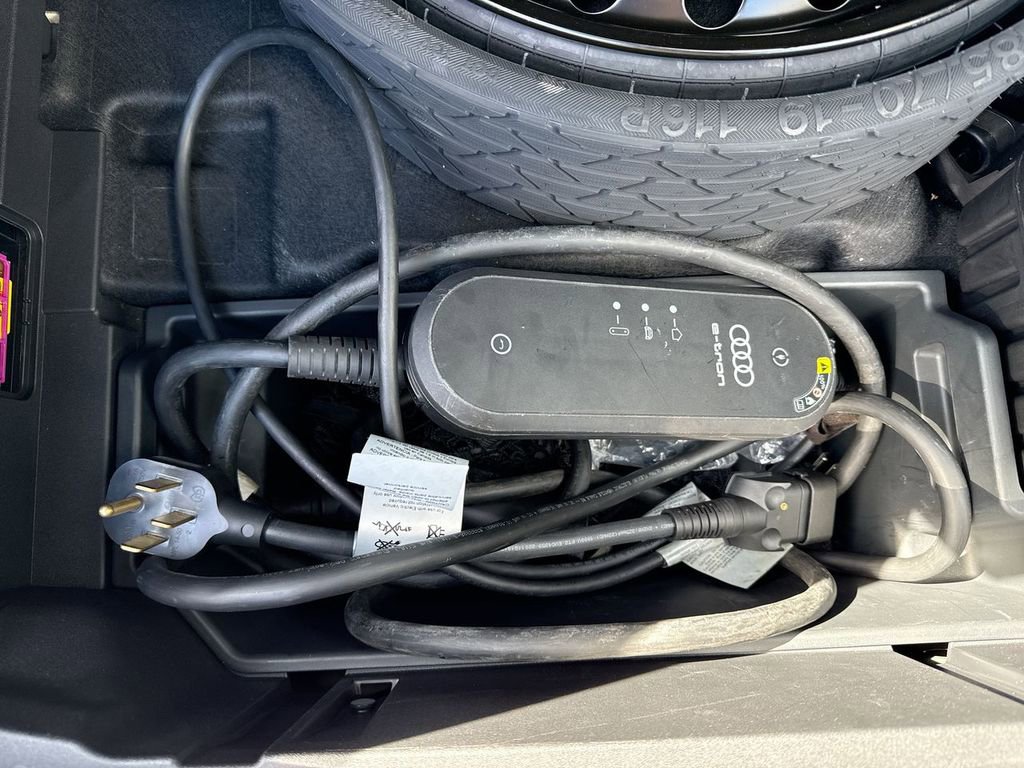 Used 2019 Audi e-tron Premium Plus image 27