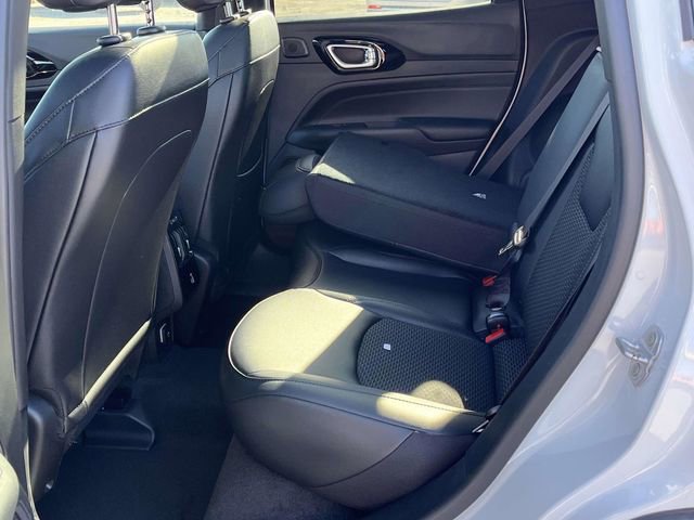 New 2026 Jeep Compass Latitude image 13