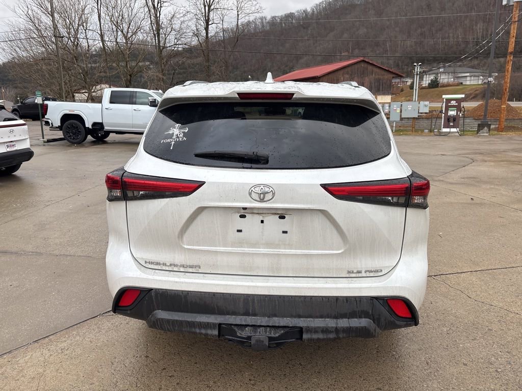 Used 2022 Toyota Highlander XLE image 6
