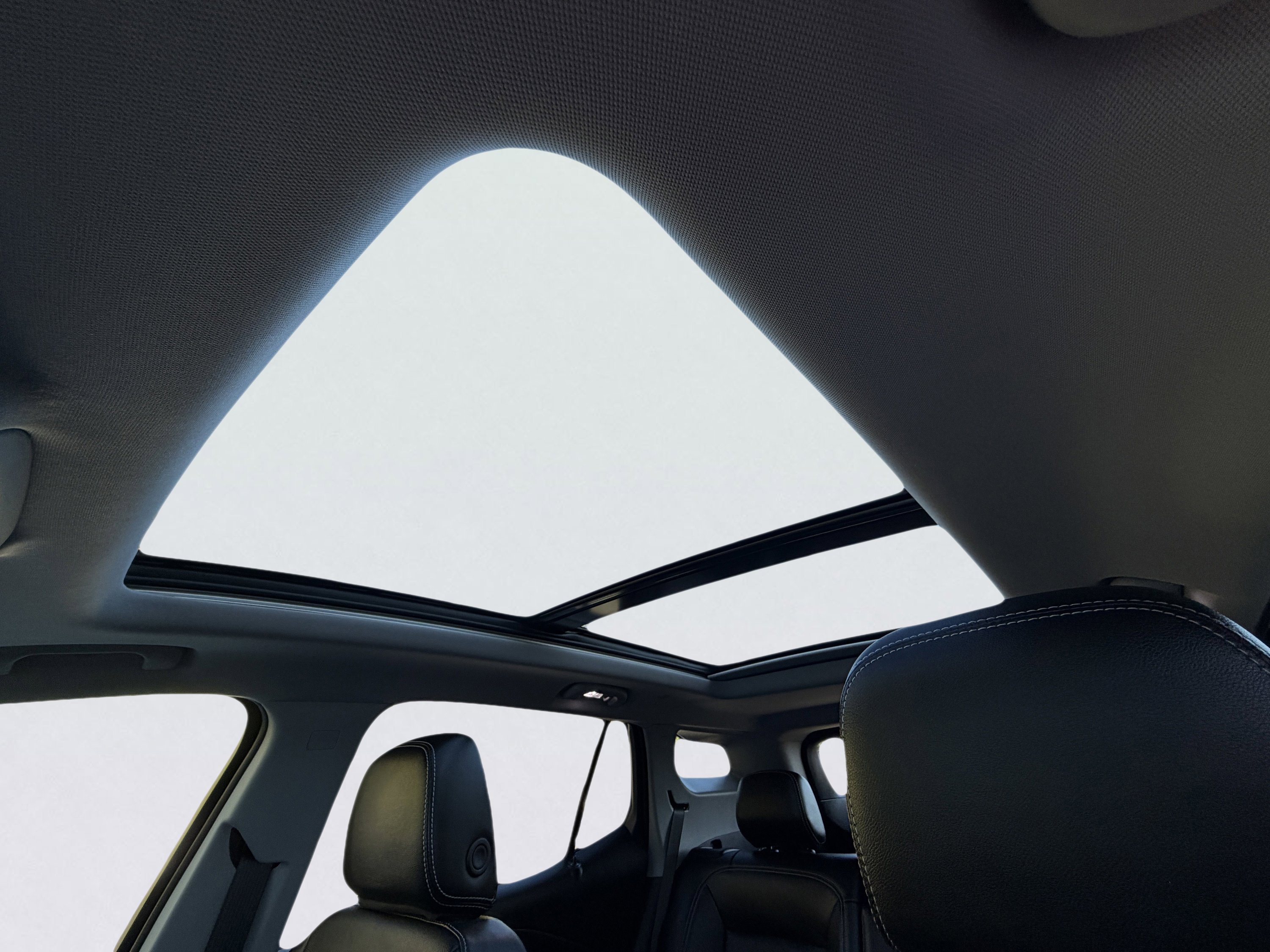 Used 2024 GMC Terrain SLT w/ Infotainment Package II image 5