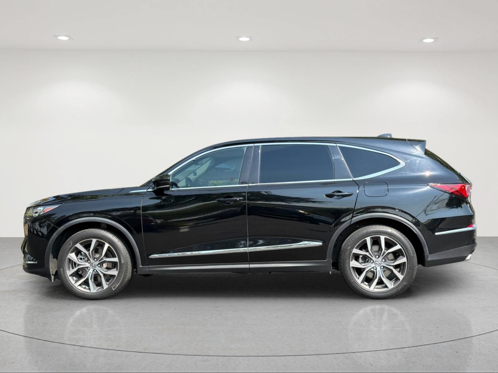 Used 2022 Acura MDX w/ Technology Package AWD/4WD image 2