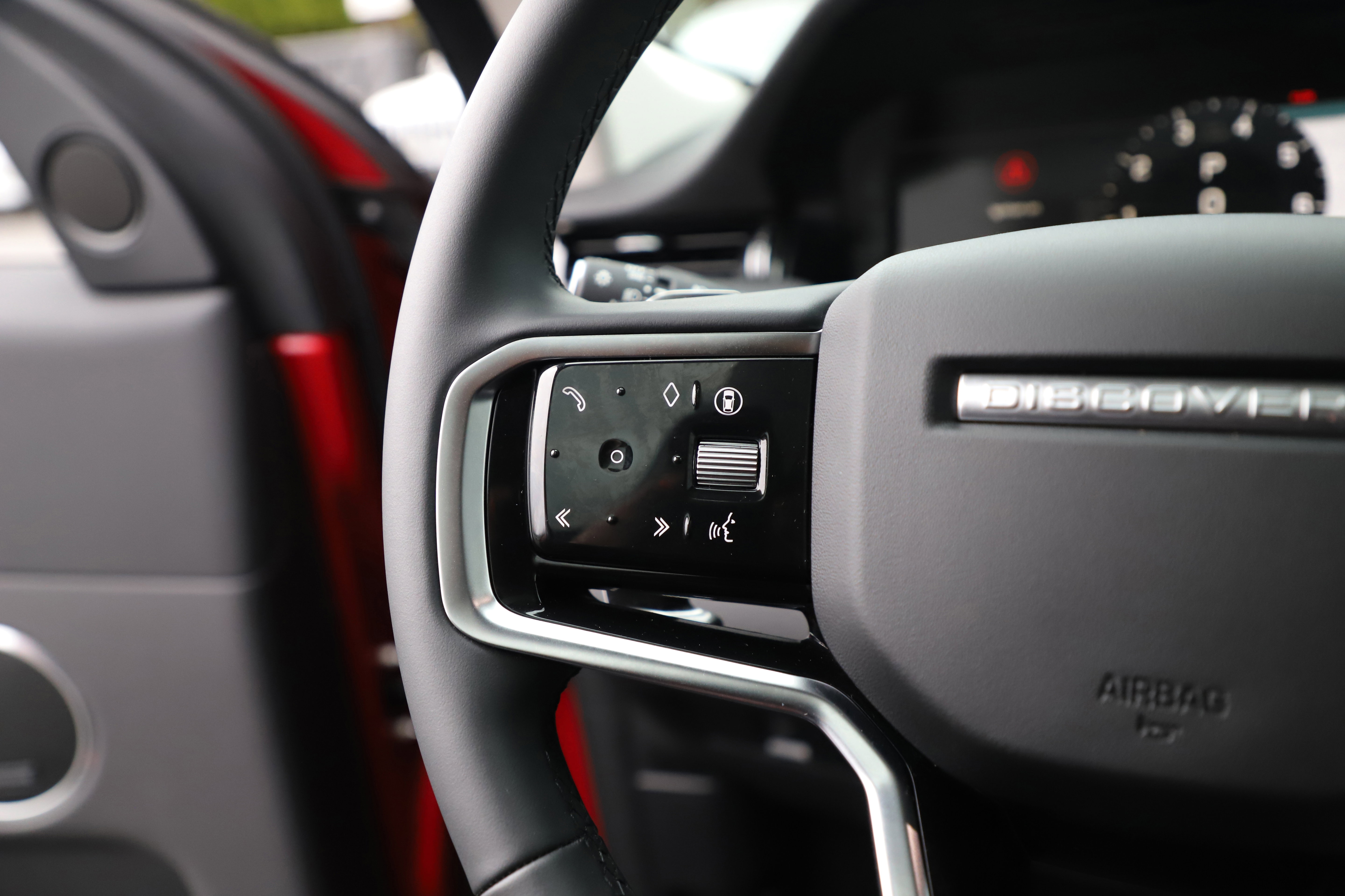 Certified 2025 Land Rover Discovery Sport S image 24