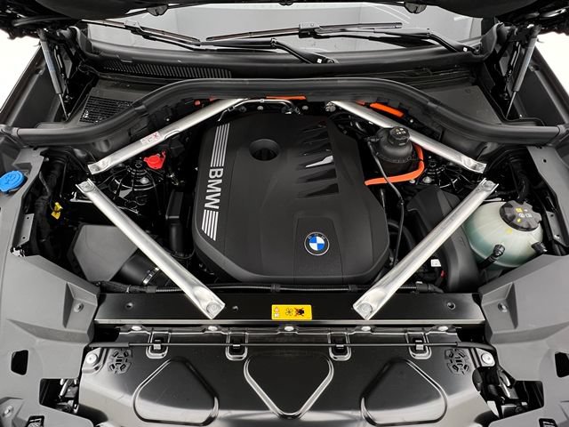 New 2026 BMW X5 xDrive50e w/ M Sport Package AWD/4WD image 14