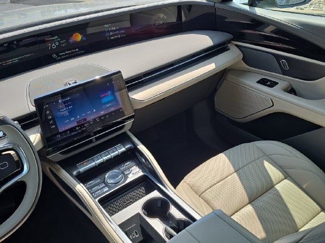 Certified 2024 Lincoln Nautilus Premier AWD/4WD image 26