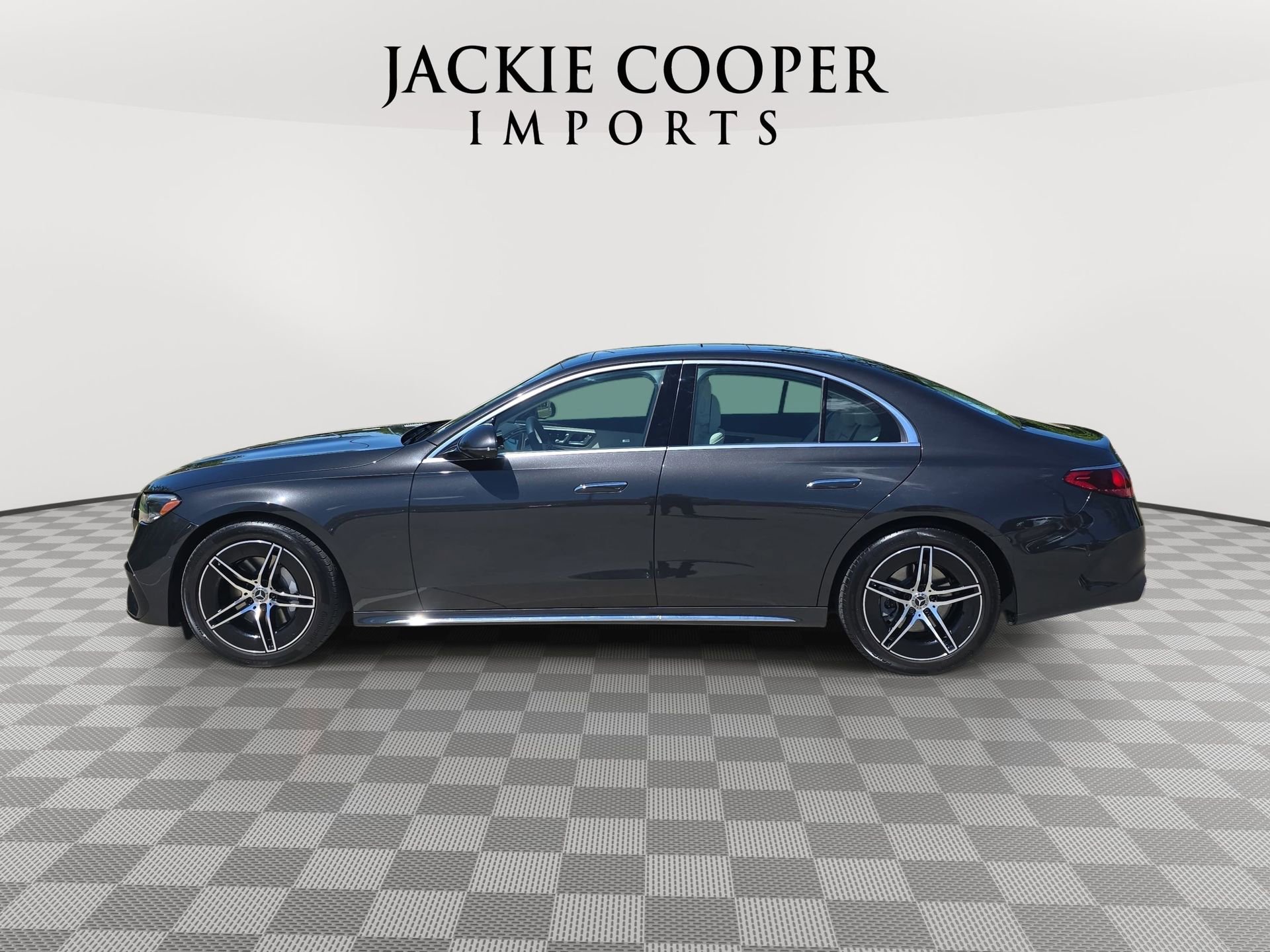 Used 2025 Mercedes-Benz E 350 Sedan image 8