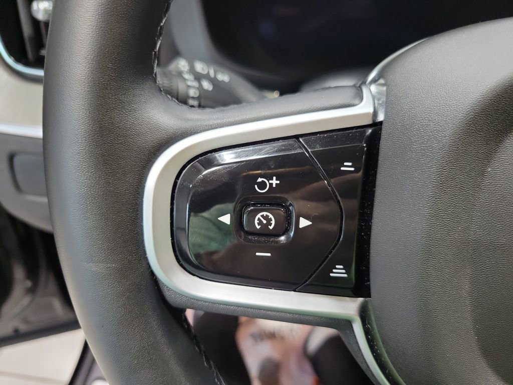 Used 2025 Volvo XC60 B5 Plus image 30