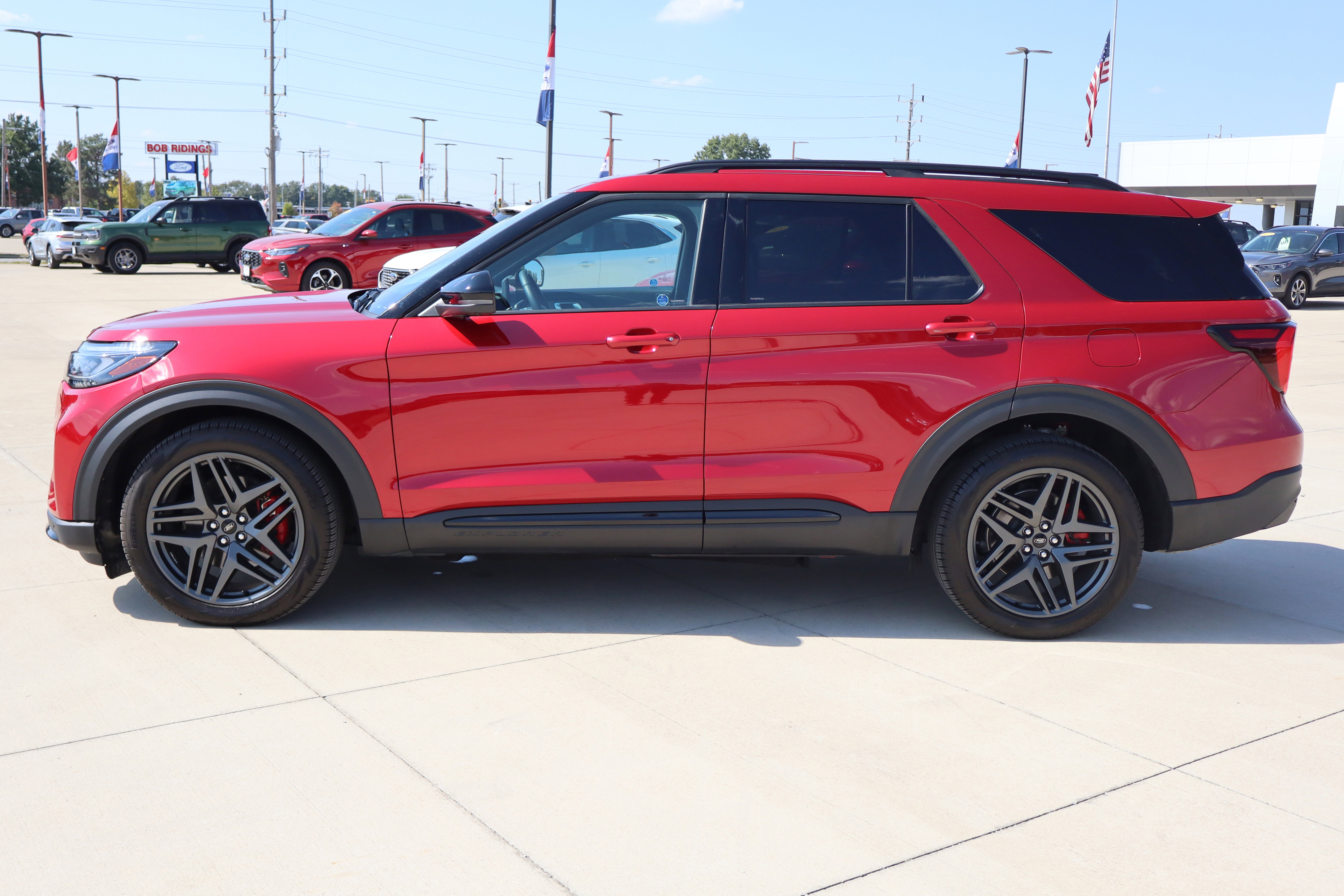 Used 2025 Ford Explorer ST image 9