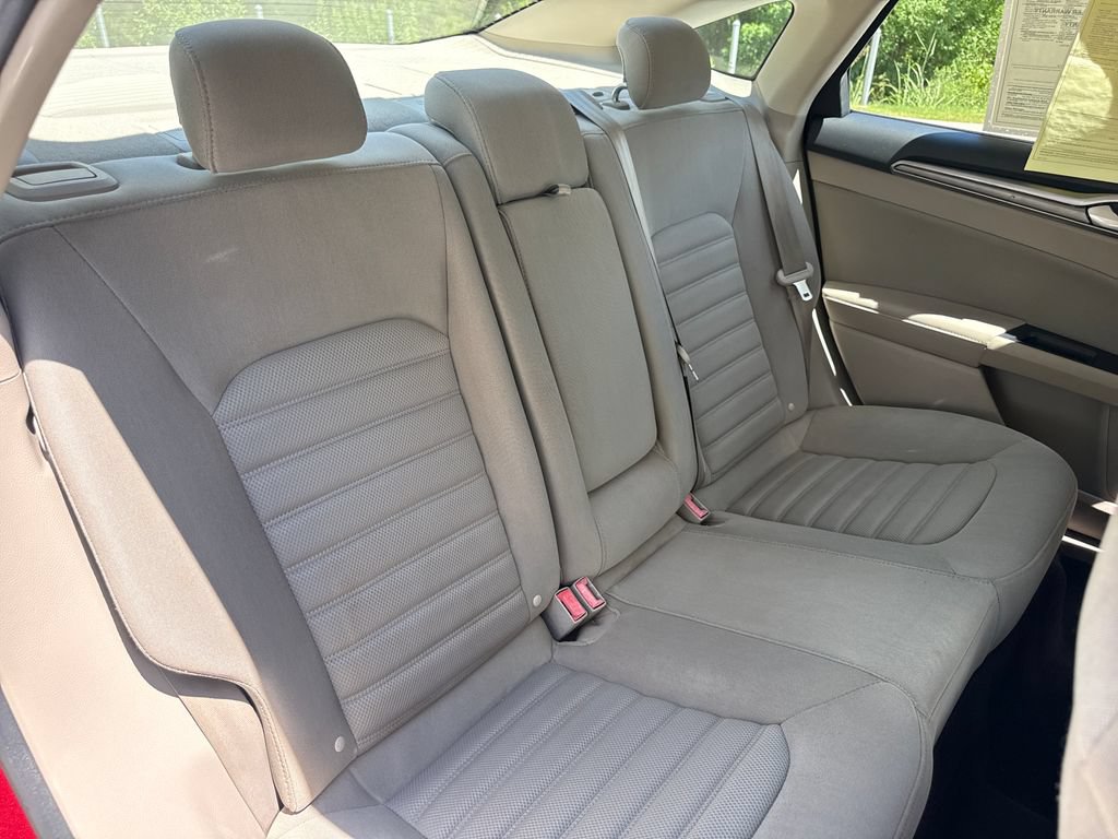 Used 2017 Ford Fusion SE w/ Fusion SE Technology Package FWD image 33