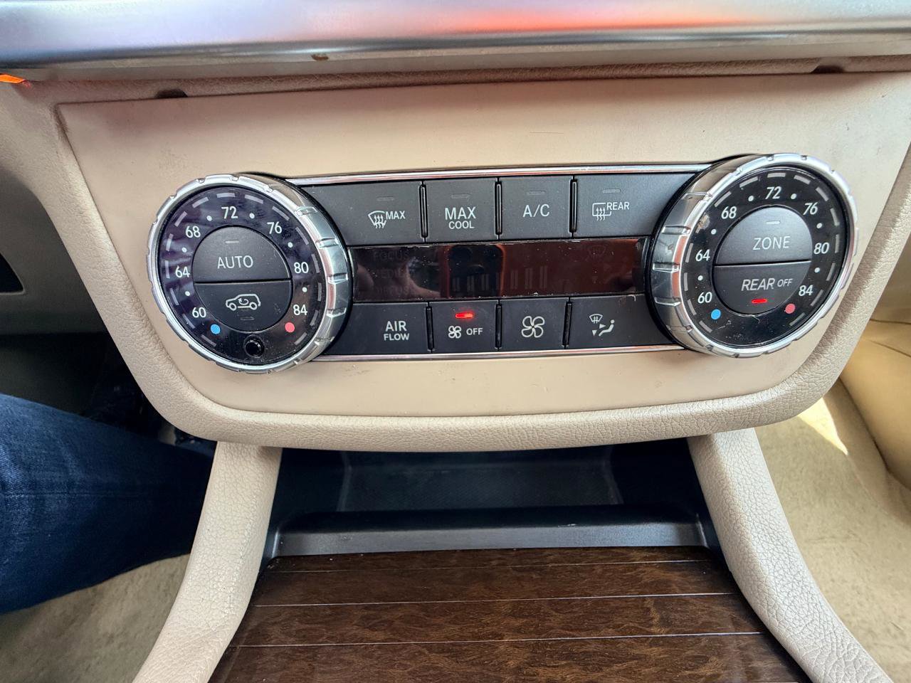 Used 2013 Mercedes-Benz GL 450 4MATIC image 27