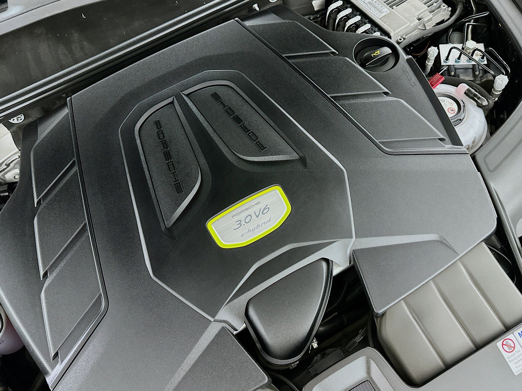 Used 2022 Porsche Cayenne E-Hybrid Coupe AWD/4WD image 33
