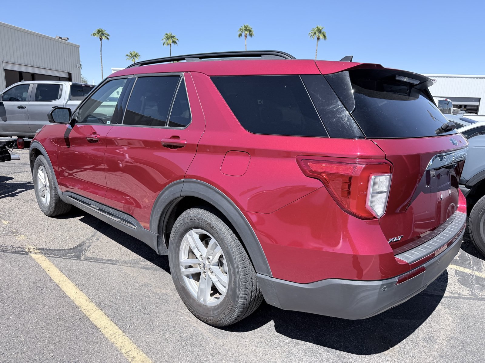 Used 2021 Ford Explorer XLT RWD image 3