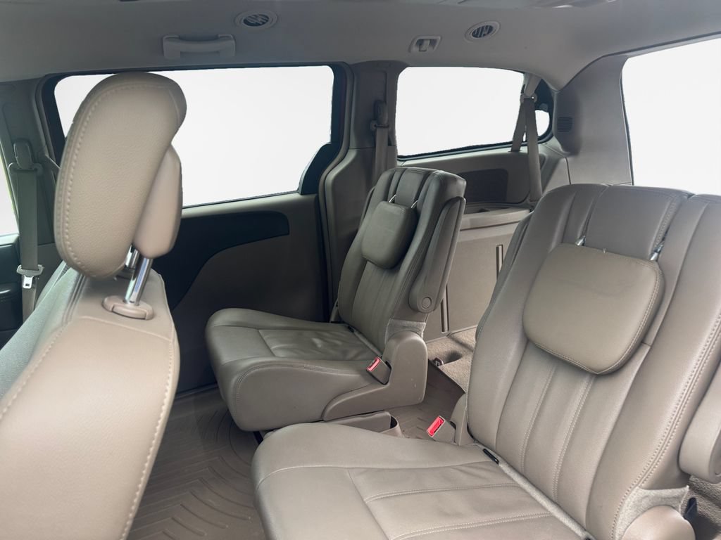 Used 2016 Chrysler Town & Country Touring FWD image 24