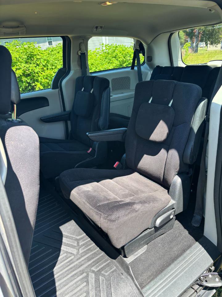 Used 2014 Dodge Grand Caravan American Value Package FWD image 19