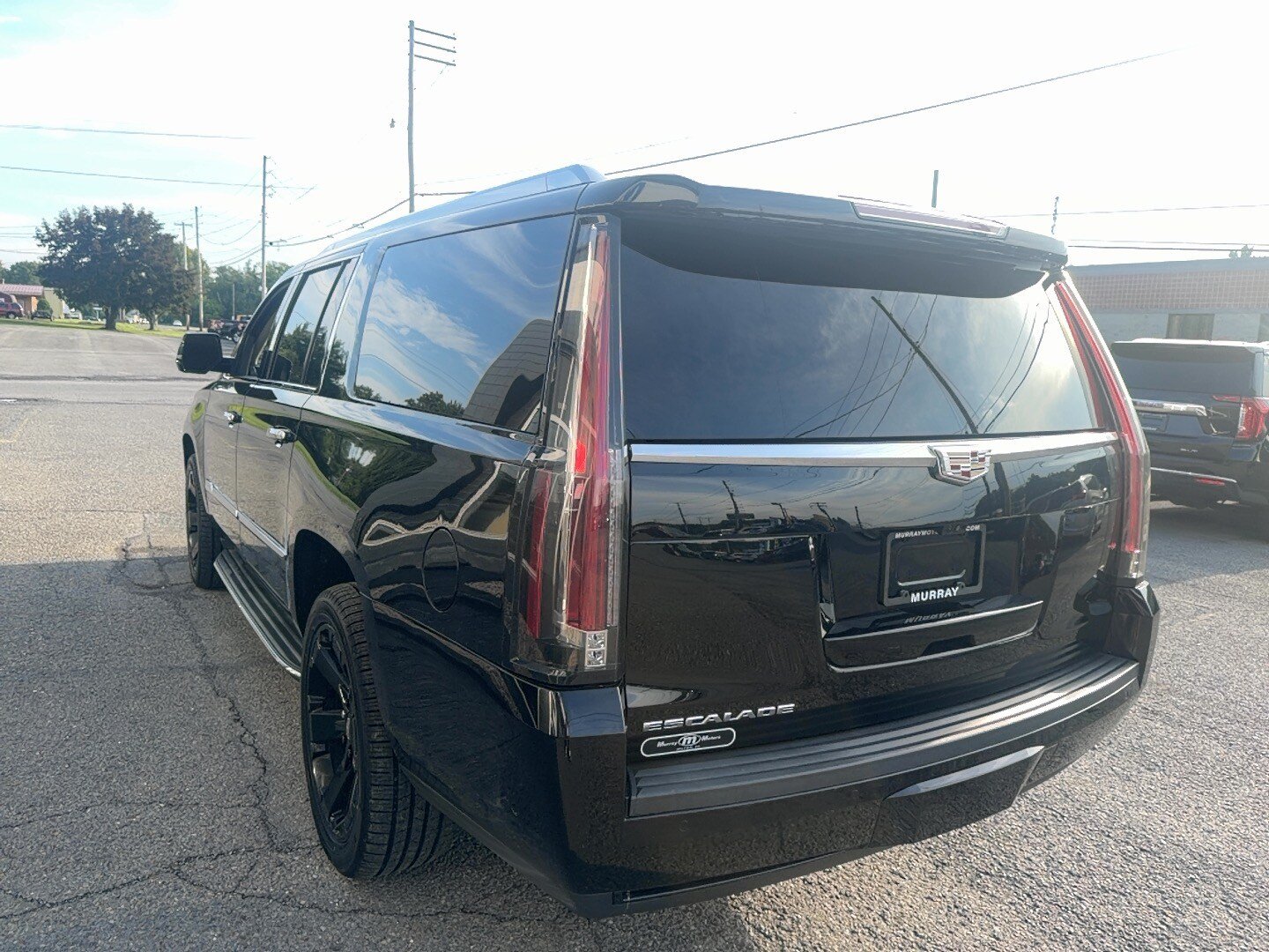 Used 2018 Cadillac Escalade ESV Luxury AWD/4WD image 6