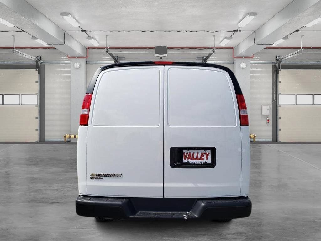 New 2025 Chevrolet Express 3500 w/ Driver Convenience Package RWD image 6