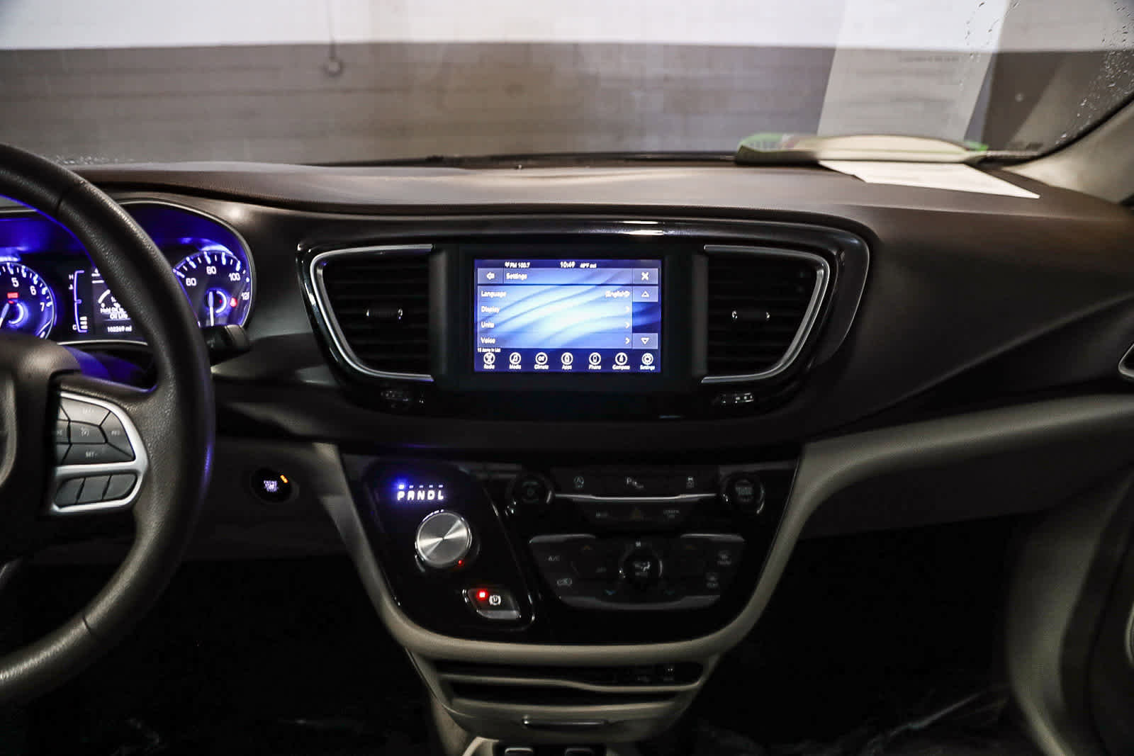 Used 2019 Chrysler Pacifica Touring image 9
