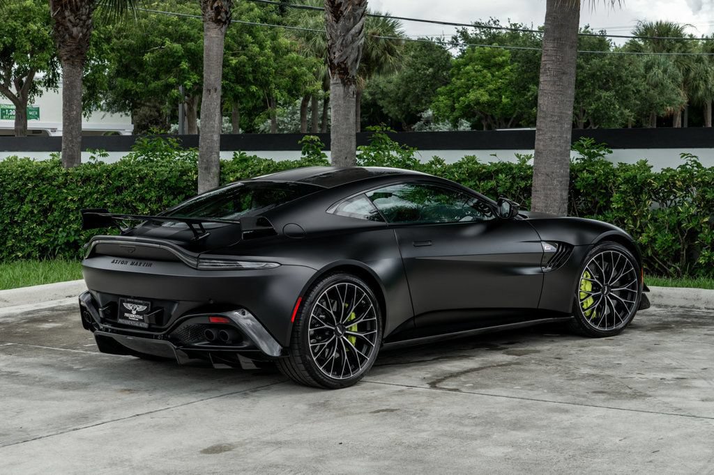 Used 2023 Aston Martin V8 Vantage Coupe RWD image 8
