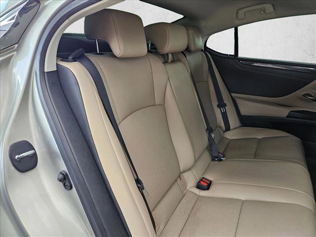 Used 2021 Lexus ES 300h w/ Accessory Package FWD image 18