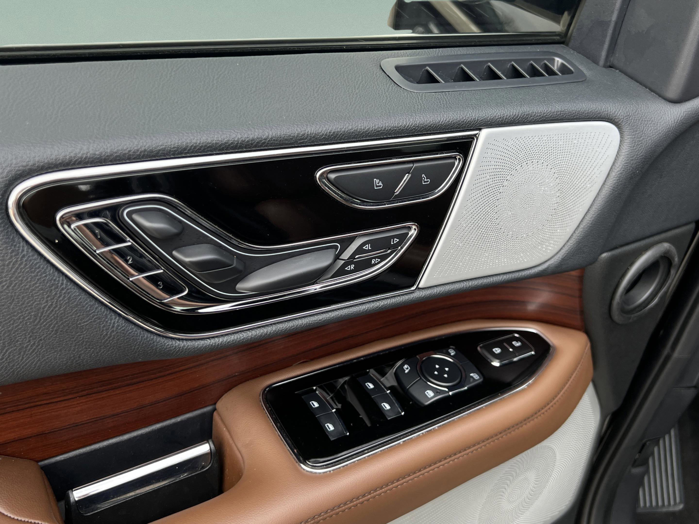 Used 2023 Lincoln Navigator L Reserve image 28