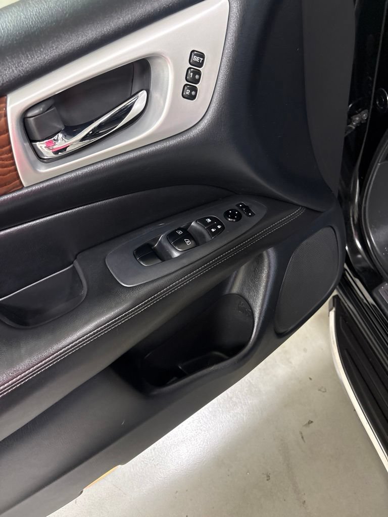 Used 2020 Nissan Pathfinder Platinum AWD/4WD image 19