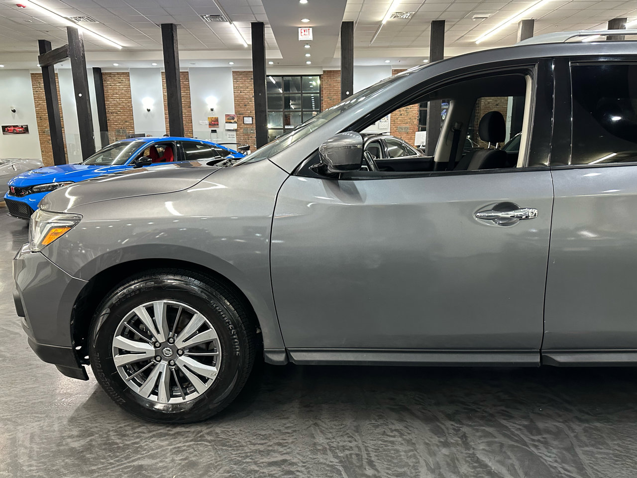 Used 2019 Nissan Pathfinder SV image 17