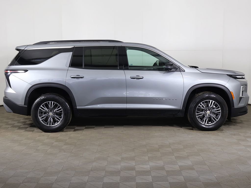 Used 2026 Chevrolet Traverse LT w/ Driver Confidence Package image 18