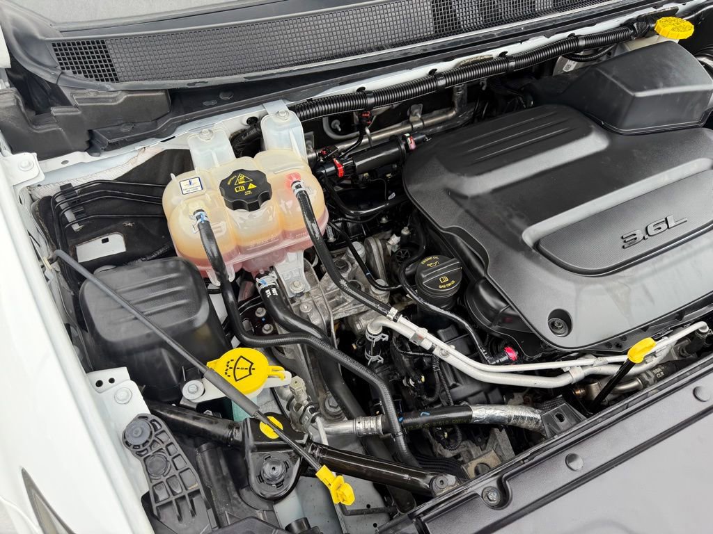 Used 2023 Chrysler Pacifica Touring-L FWD image 39