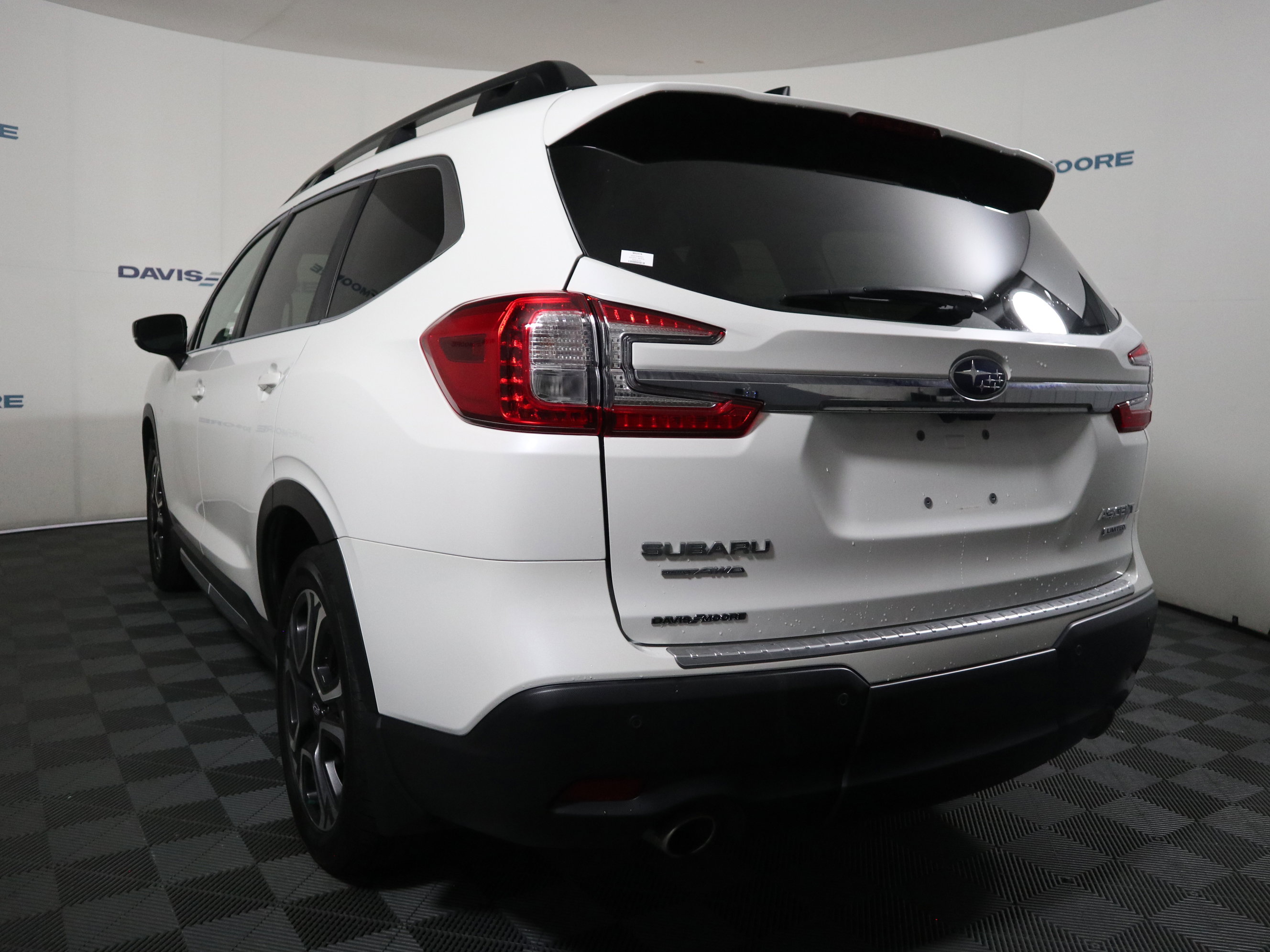 Used 2024 Subaru Ascent Limited w/ Technology Package AWD/4WD image 9